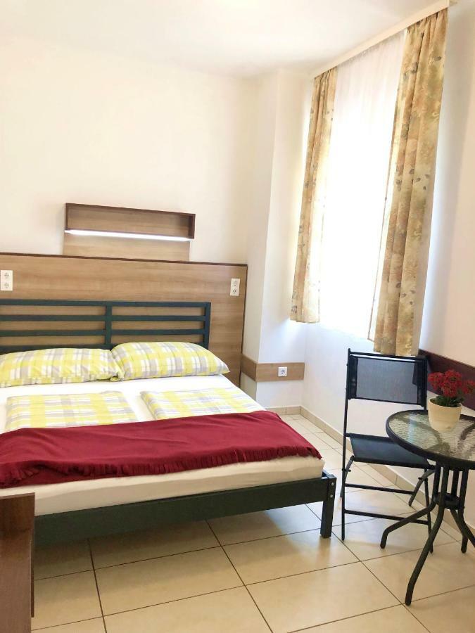 Suele Apartments & Rooms Balatonfured Exterior photo